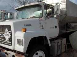 1990 Ford L9000 tender (1)