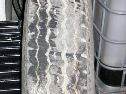 11R22.5 Tire (2)