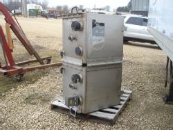 2 Stainless steel tanks (3)