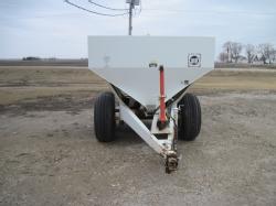 Willmar 800 dry spreader (1)