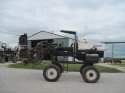 1983 Hagie #52 8 row cutter
