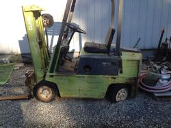 Clark forklift (1)