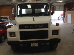 1986 Mack Liquid tender (2)