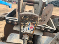 DR8317 (04)