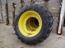 1542944