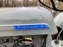 1563876