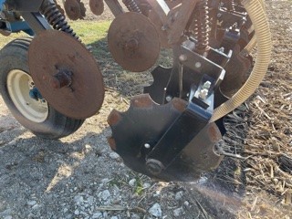 1566023
