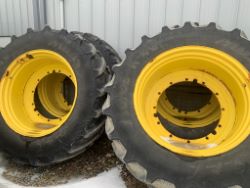 1567837