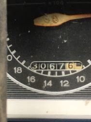 1569523