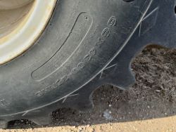 1573504