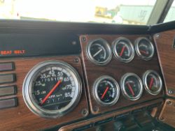 1618300