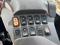 1635700