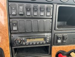 1635973