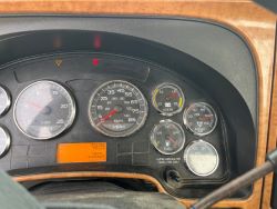 1635975