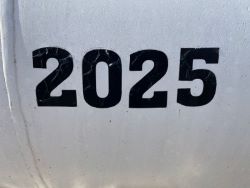1637757