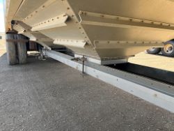 1646598