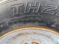 1899562