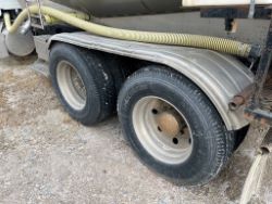 1957609