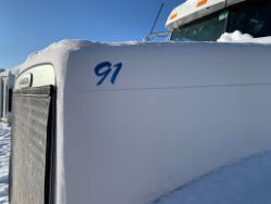 1895121