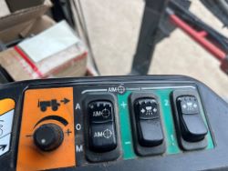 2425829