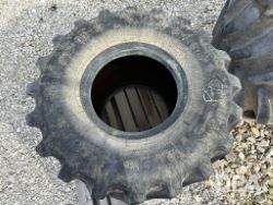 2736885