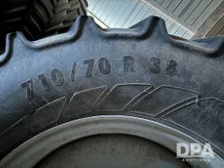 2737418