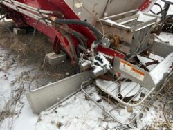2743912