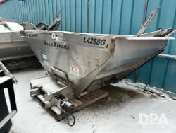 2743942