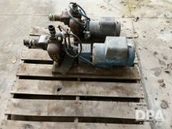 2747943