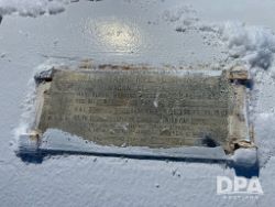 2749059