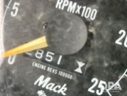 2751806