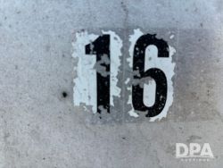 2757683