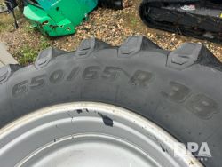 2841883