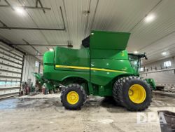 2850403