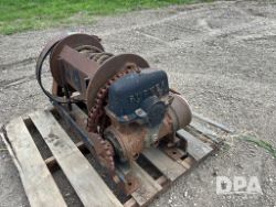 2857558